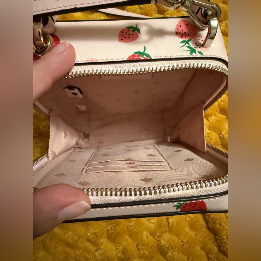 NWOT Kate Spade Strawberry Purse Vanity Crossbody Square Bag - Picture 4 of 4